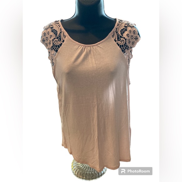 H&M Lace Shoulder Sleeveless 2 Tops Bundle. Size Small. - Picture 5 of 9